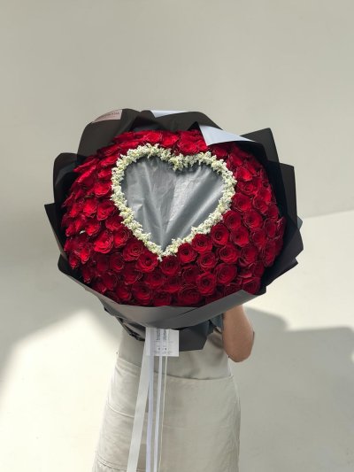 Signature Burning Bouquet 100 Roses